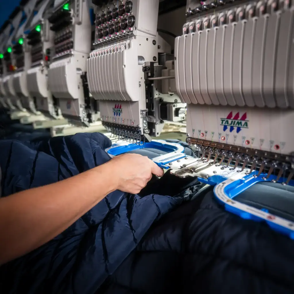 Broderie pour uniformes d’entreprise : marquage professionnel à Strasbourg dans le Grand Est